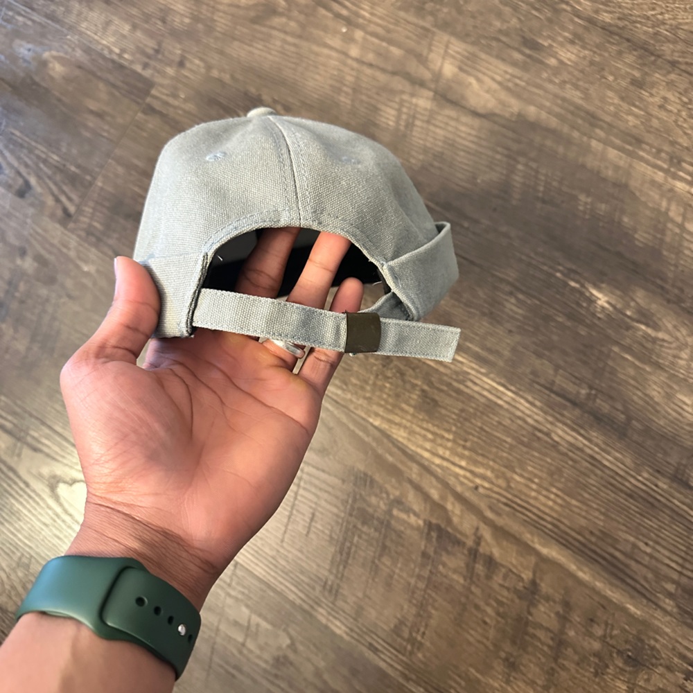 Adjustable brimless hat, very nice color
